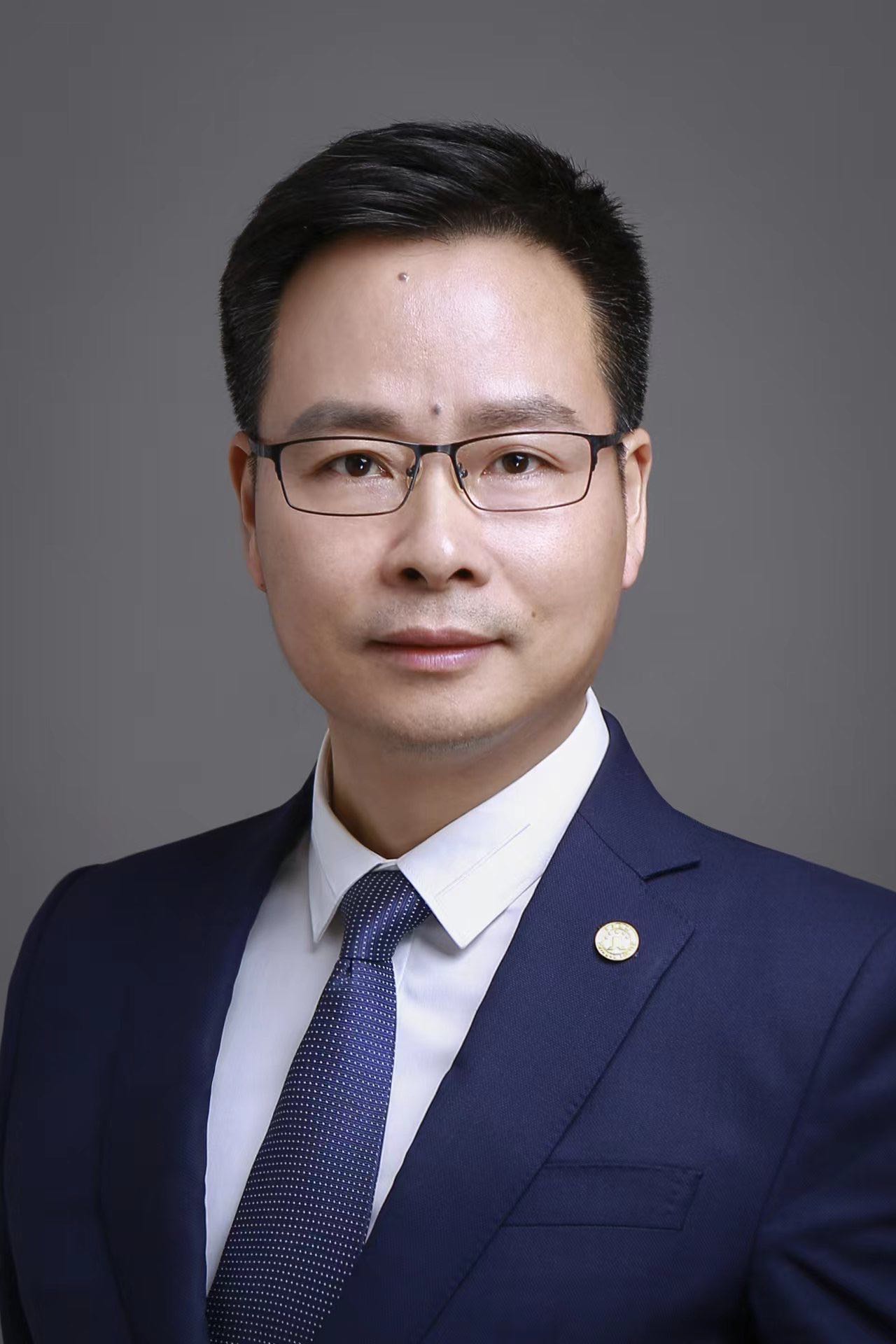 王主任证件照.jpg